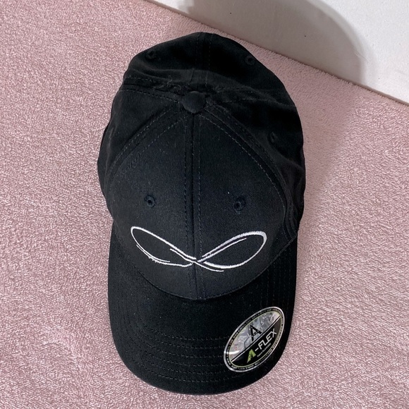 5/$25 Black Hat With Infinity Symbol Fort Chipewyan L/XL - Picture 2 of 8